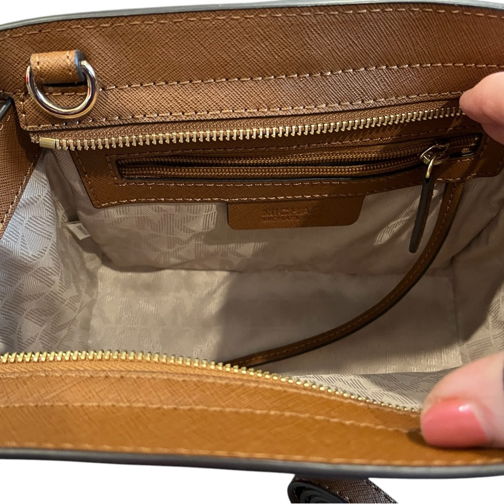 Michael Kors Selma Medium Crossbody Bag in Brown - Picture 4 of 4